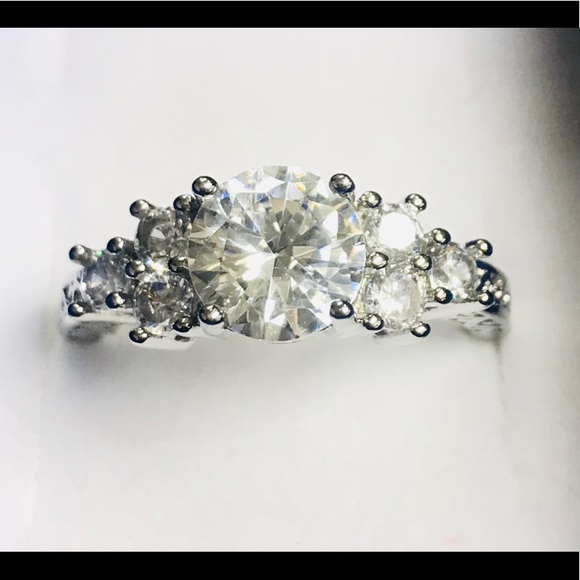 💍Beautiful Sterling and Cz Ring!💍 - Picture 1 of 3